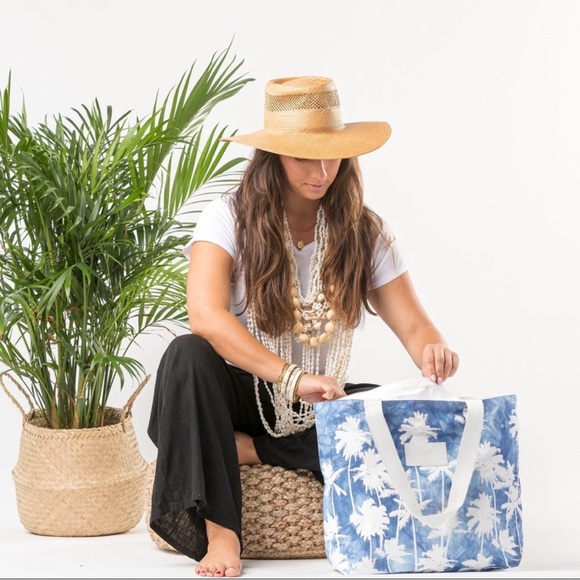 ALOHA Collection Coco Palms Day Tripper - Picture 8 of 10